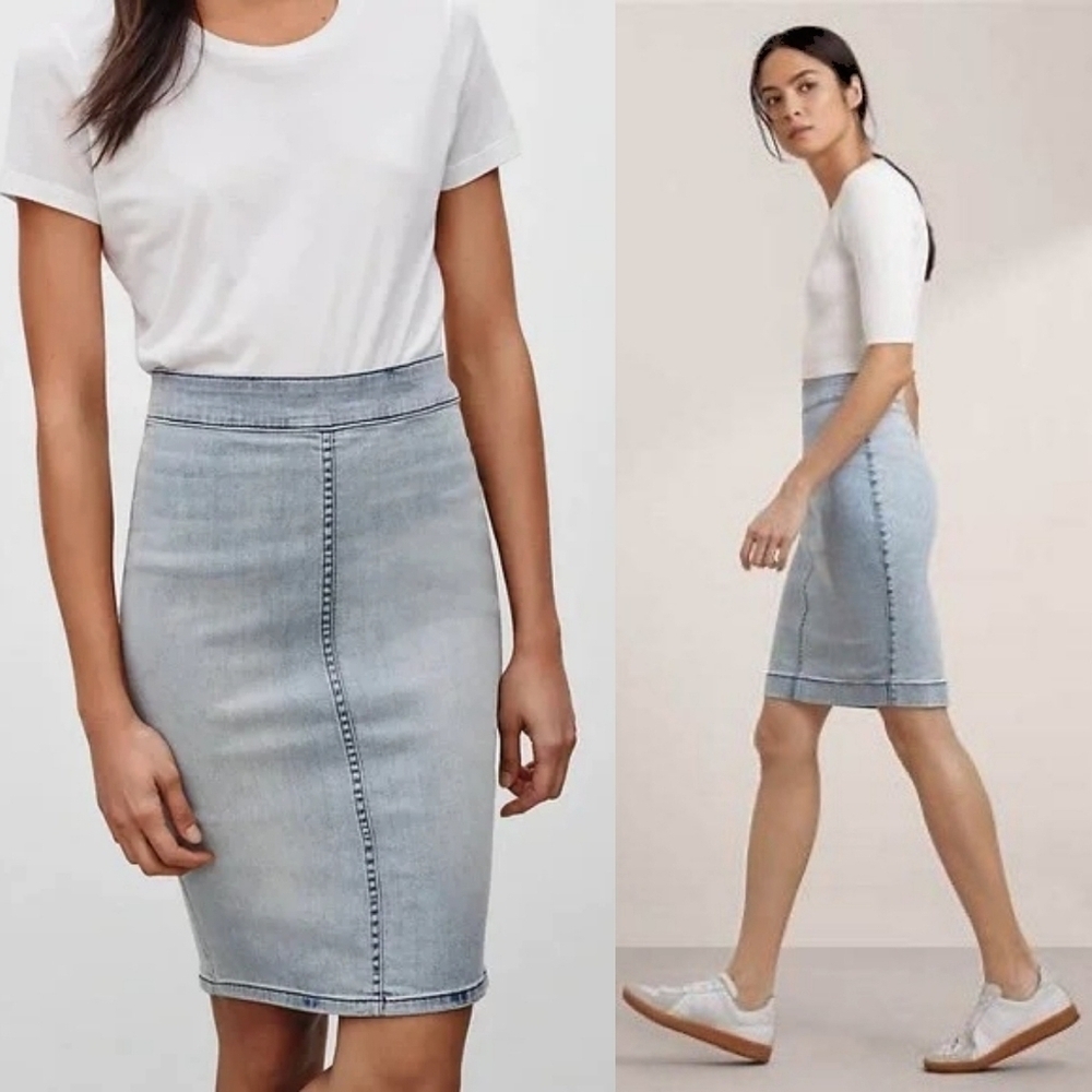 Aritzia Wilfred Free Karolina knee length denim pencil skirt, light wash